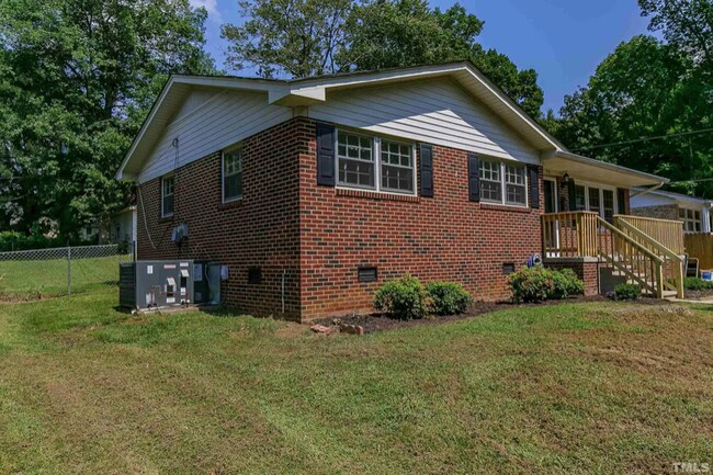 Foto del edificio - 910 Sycamore Rd