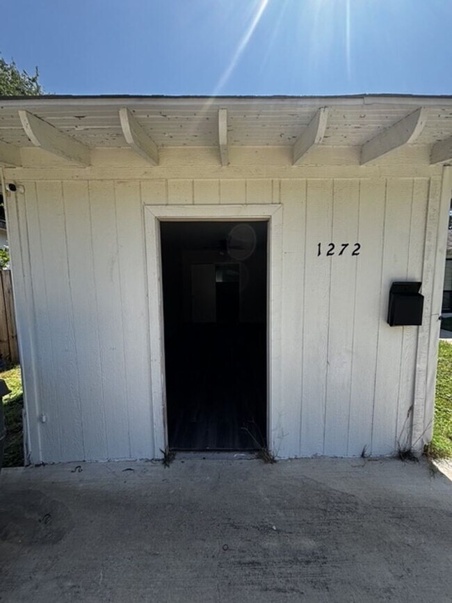 Foto del edificio - 1272 Cedar Haven Ave