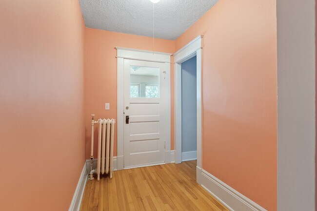 Entry Way to Unit - 1255 Ashland Ave