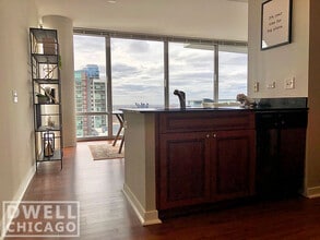 Building Photo - 732 S Clark St