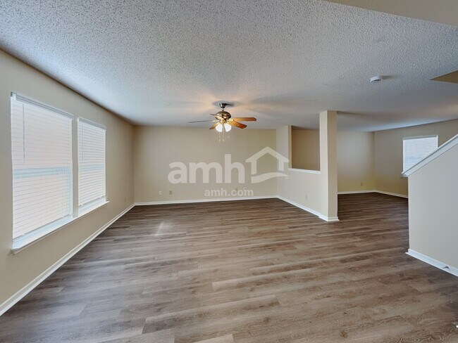 Foto del edificio - 8845 Limberlost Ct