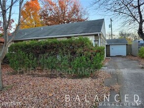 Building Photo - 5407 SW Huntoon St