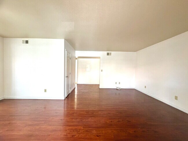 Building Photo - LAS VEGAS GUARD-GATED CONDO FOR RENT | 2 BEDROOM DOWNSTAIRS UNIT | BELLA VITA COMMUNITY