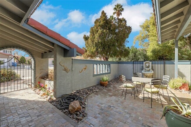 Foto del edificio - 5844 Buhl Ct