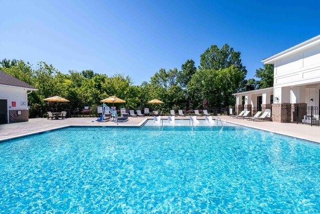 Building Photo - Hawthorne at Whitehall