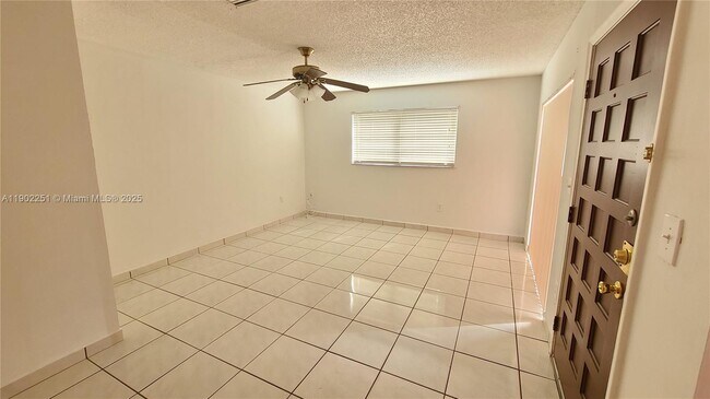 Foto del edificio - 13458 SW 62nd St