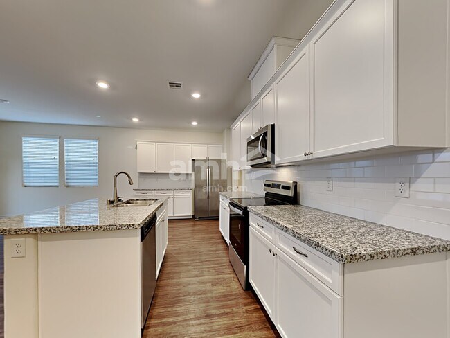 Building Photo - 5803 Petronius St