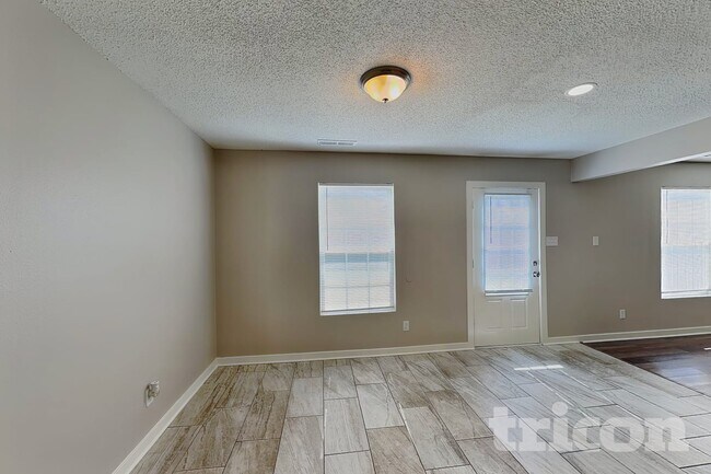 Foto del edificio - 675 Country Gate Dr