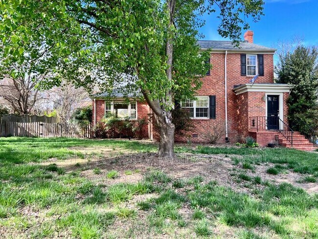 Building Photo - 6202 Dustin Dr
