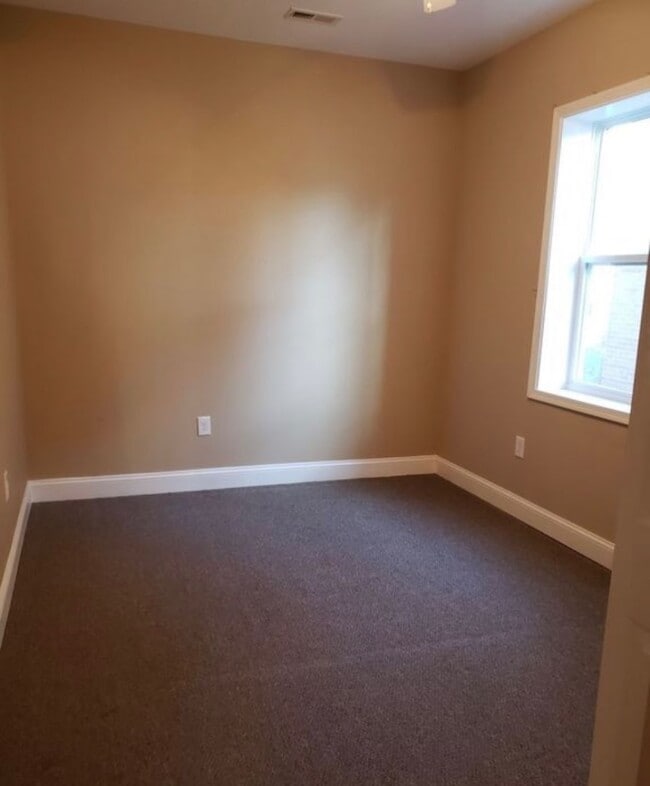 Building Photo - 6839 Eastern Ave NW