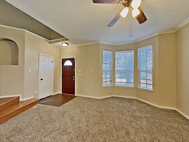 Foto del edificio - 639 Blueberry Hill Ln