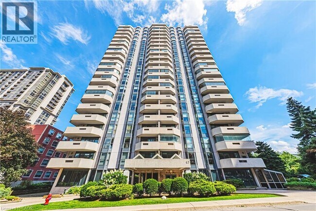 Building Photo - 67 Caroline St S