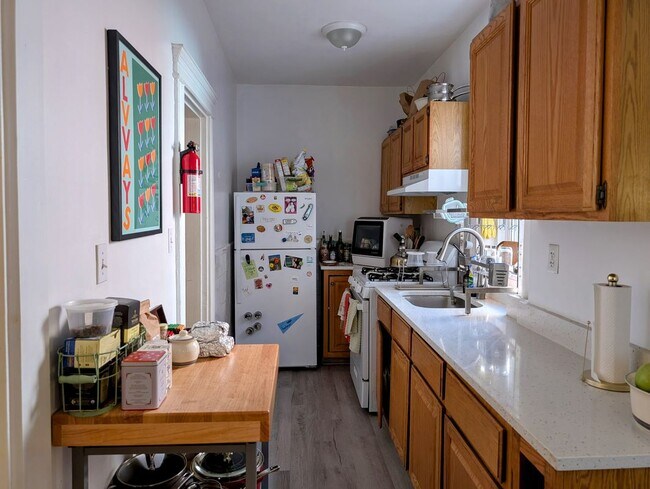 Building Photo - 16 Fuller St