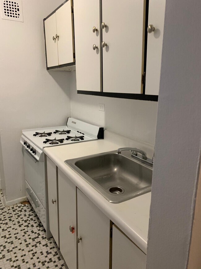 Building Photo - 86-35 Queens Blvd