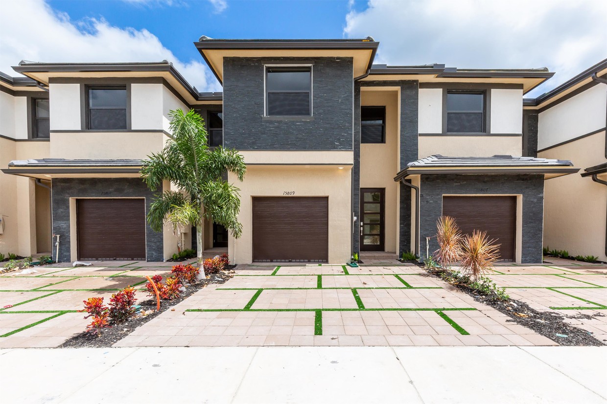 Primary Photo - 15809 NW 91st Ct