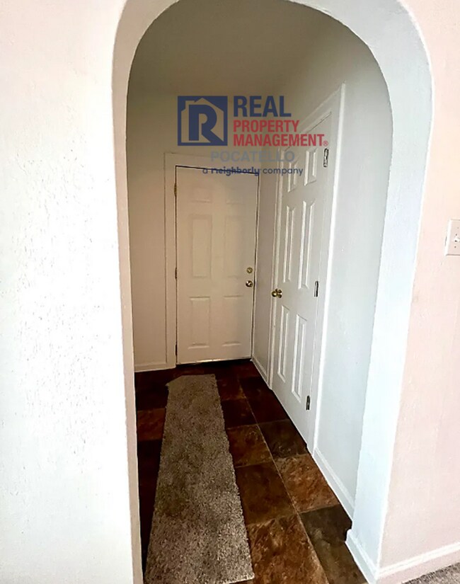 Foto del edificio - 3 bed 1 bath house - Near ISU