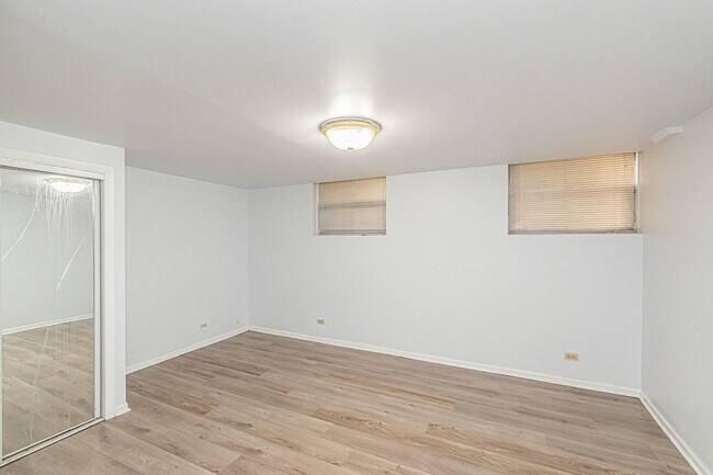 Foto del edificio - 7530 N Oakley Ave
