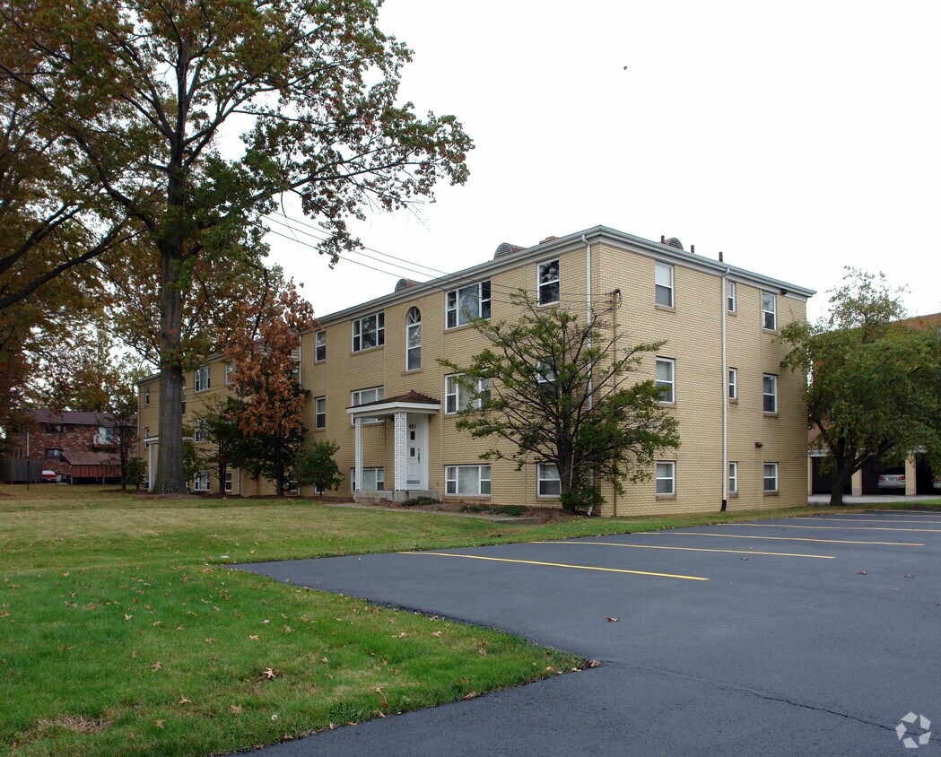 Primary Photo - 475-483 Gypsy Ln