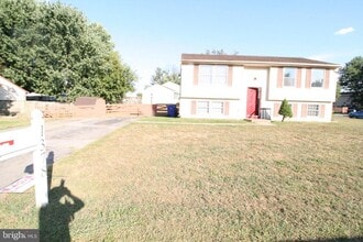 Building Photo - 1378 Rollinghouse Dr