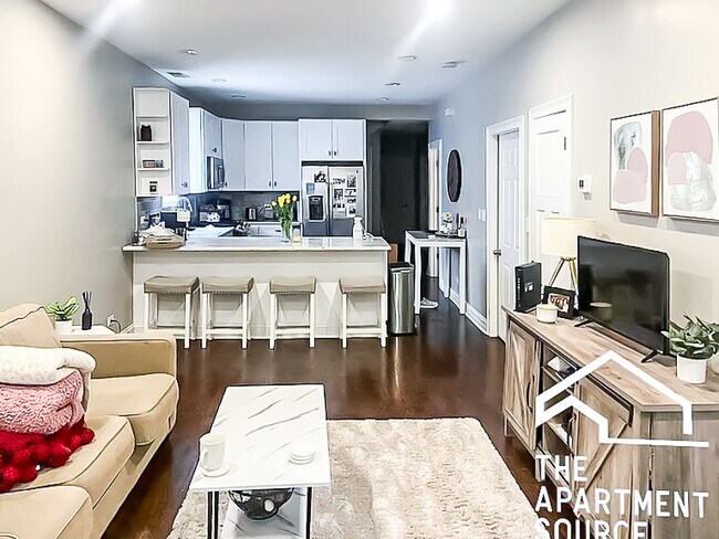 Foto del edificio - 2732 N Wilton Ave