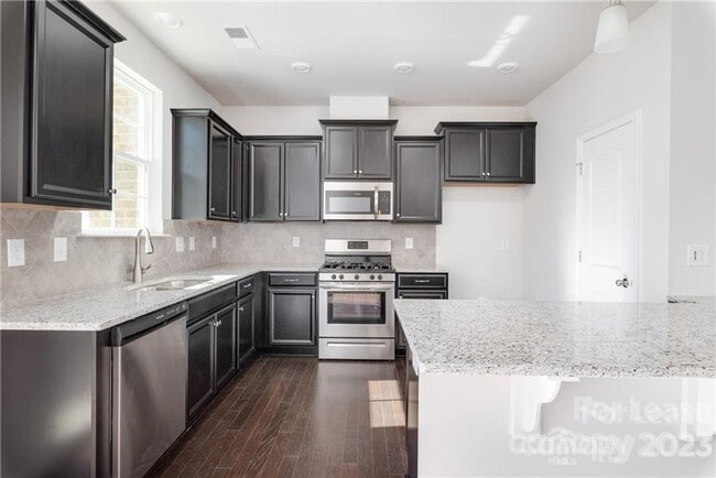 Building Photo - 3 bedroom town home in Rea Farms- walkable community to restaurants, shops, walking trails