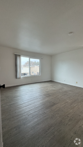 Building Photo - 283 Ellwood Beach Dr