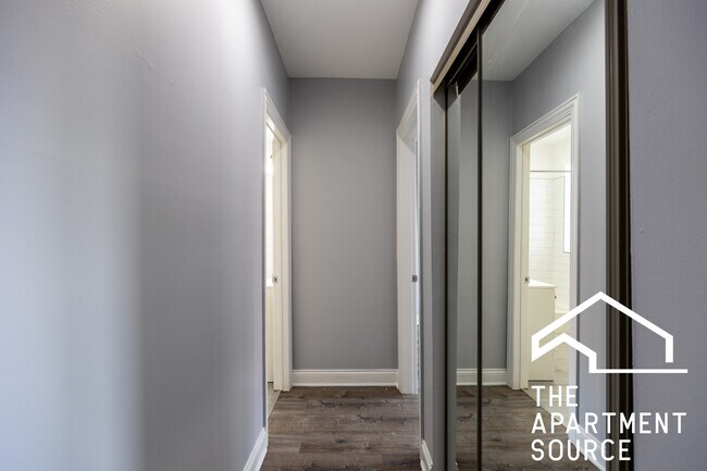 Building Photo - 4031 N Kenmore Ave
