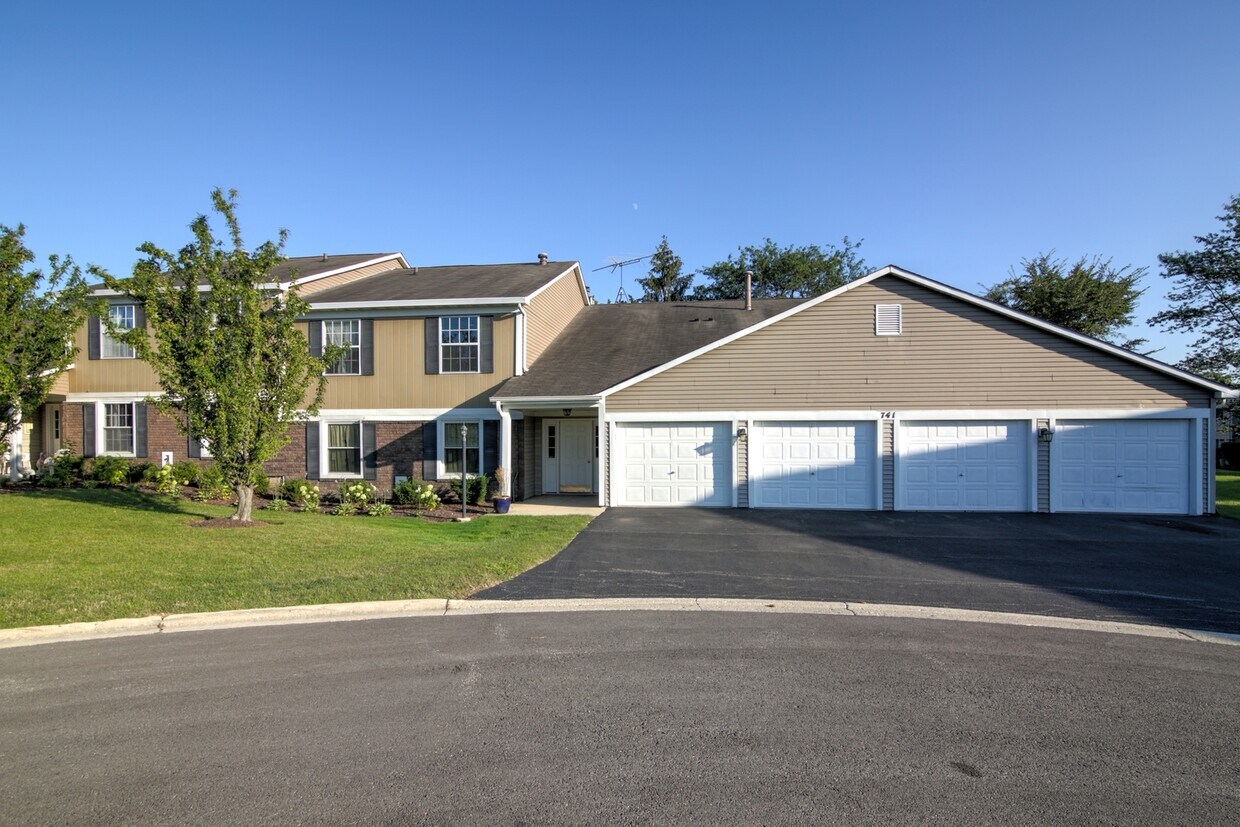 741 Acorn Ct Unit D2, Bartlett, IL 60103 Condo for Rent in Bartlett