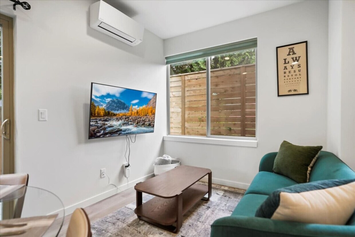 Foto principal - 823 NE 70th St