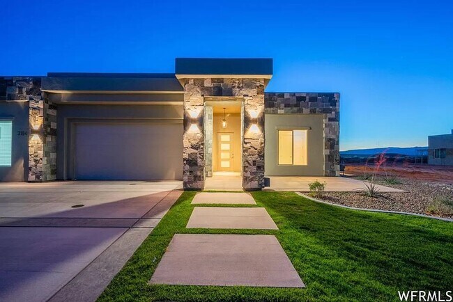 Foto del edificio - PETS ALLOWED!  Spacious & Modern 3-Bedroom Home for Rent Near Sand Hollow Reservoir