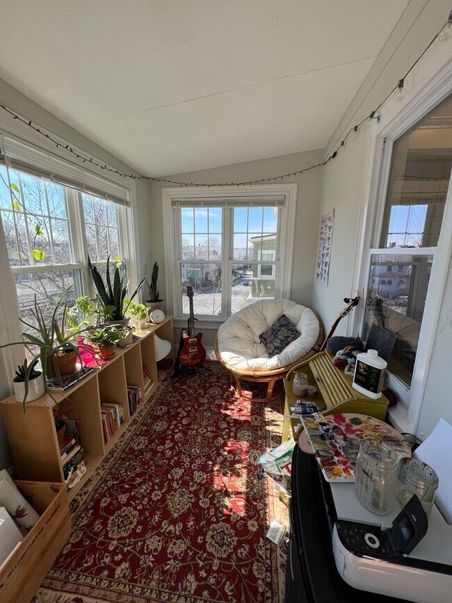 Foto del edificio - Pets Friendly, In-Unit Laundry, Davis Squa...