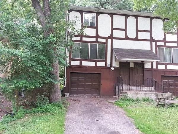 Primary Photo - 2118 Highwood Ave E