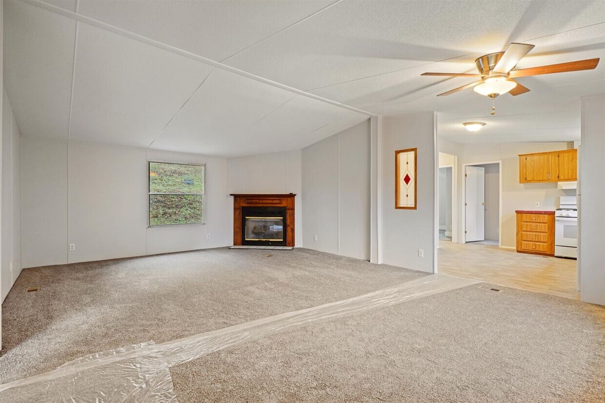 Foto principal - Coming Soon! Rural 3 Bedroom, 2 Bath Home ...