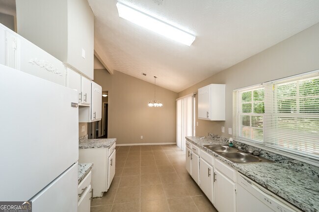 Foto del edificio - 6373 Valley Dale Dr