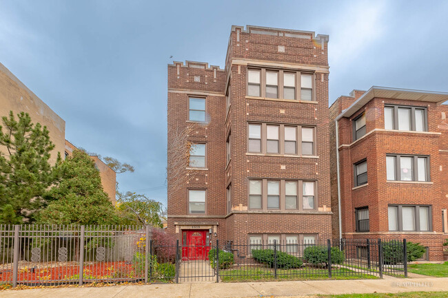 Building Photo - 6819 S Ridgeland Ave