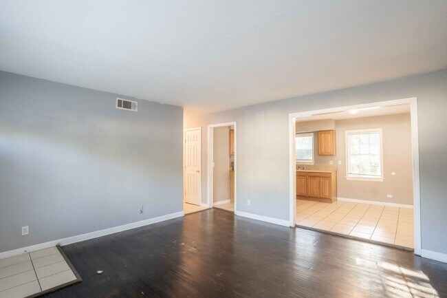 Foto del edificio - 3 BED 1 BATH!