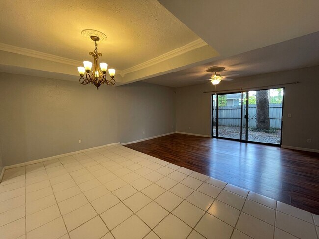 Foto del edificio - 710 Raymond Cir
