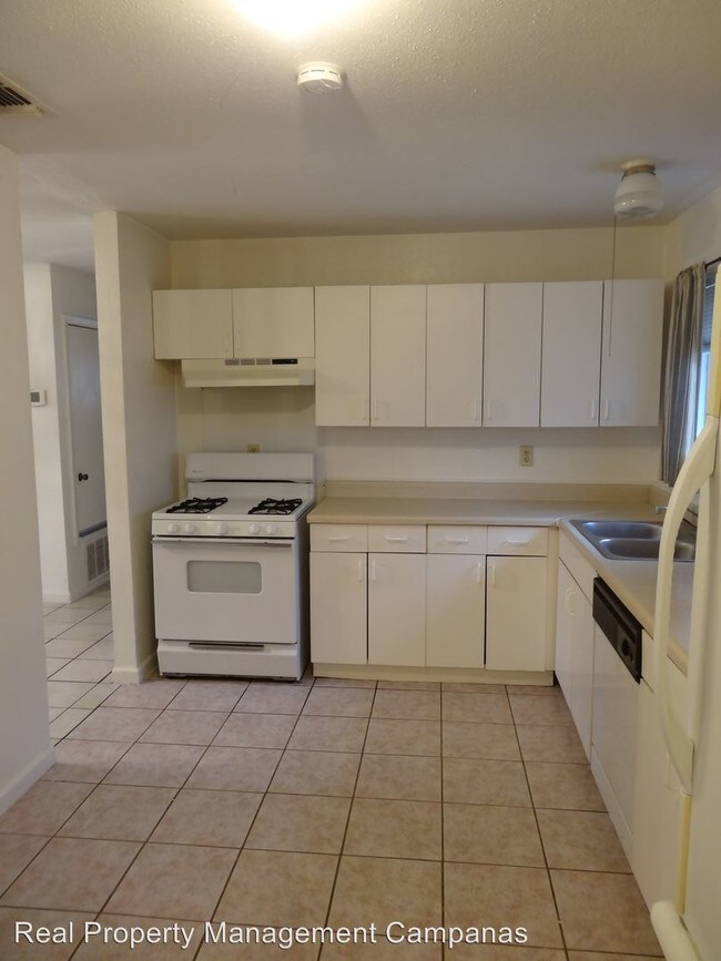 Foto del edificio - 3 br, 1 bath House - 418 W Aviation Blvd