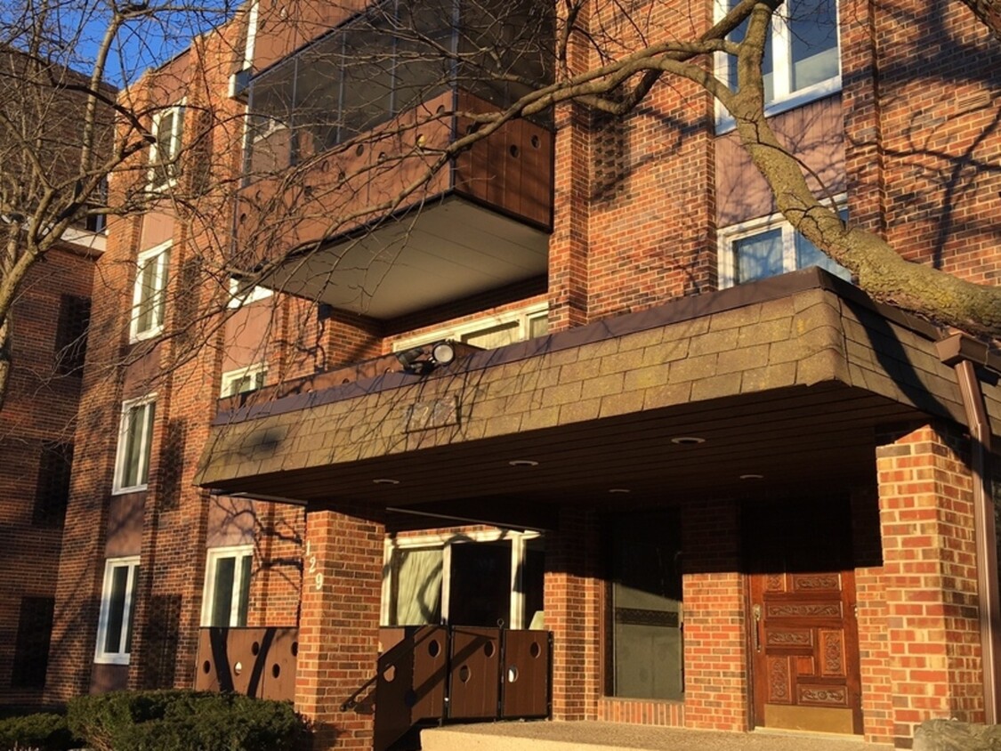 Primary Photo - 129 S Spruce Ave