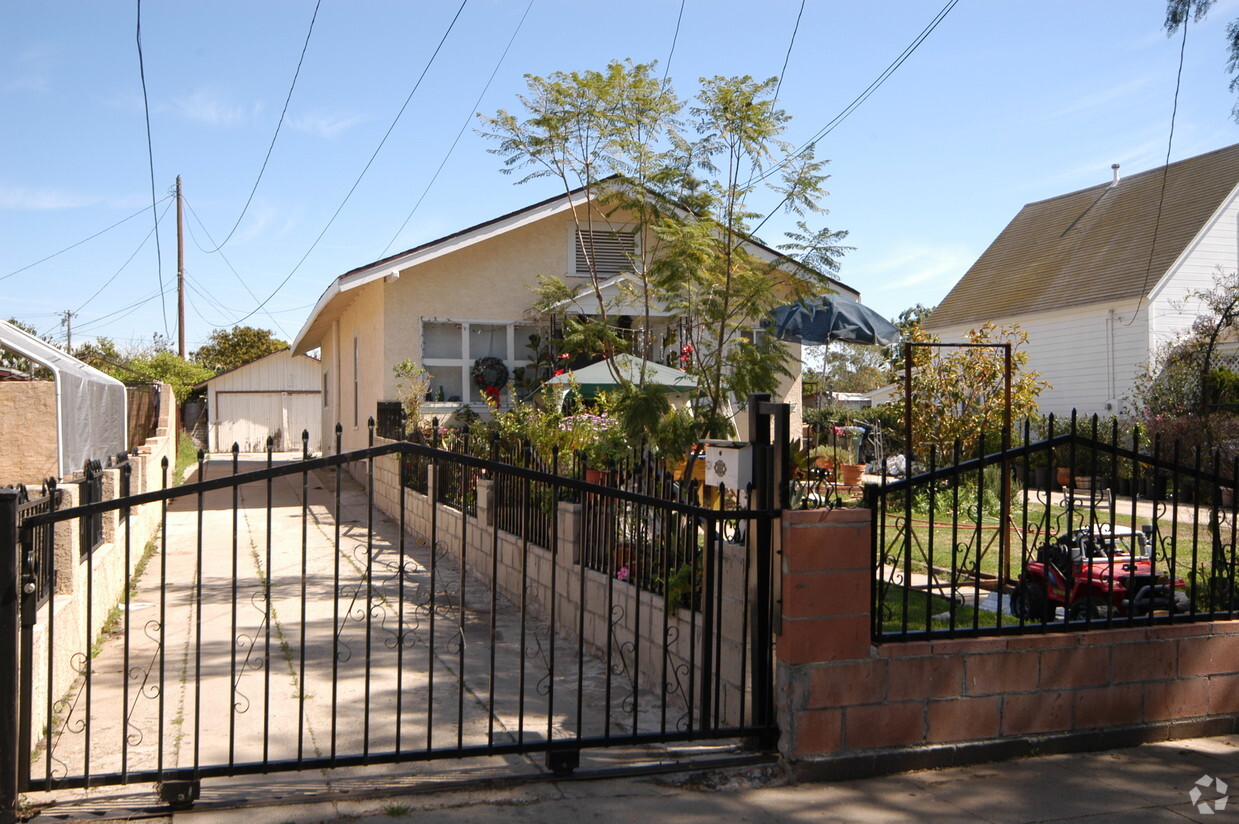 Building Photo - 423 N 10th St
