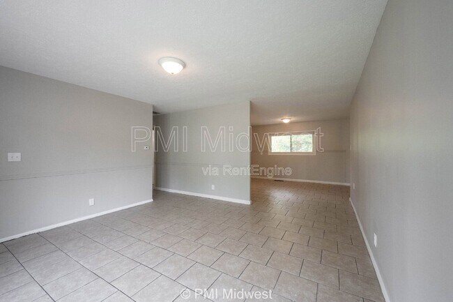 Foto del edificio - 5925 Sunwood Dr