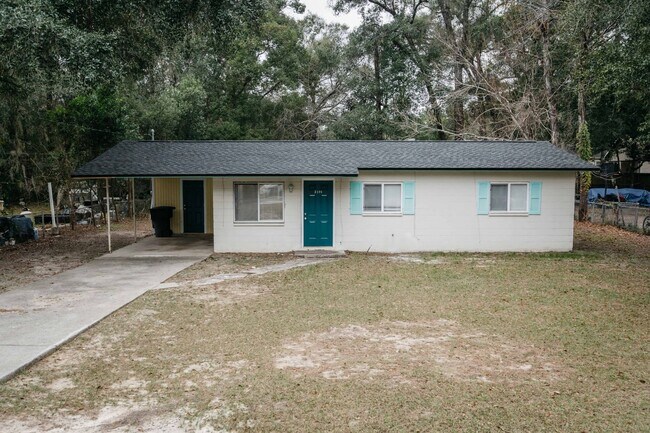 Building Photo - 3 bed 1 bath single family home