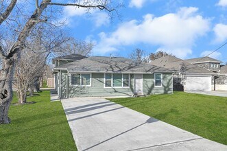 Building Photo - 1301 Avenue I