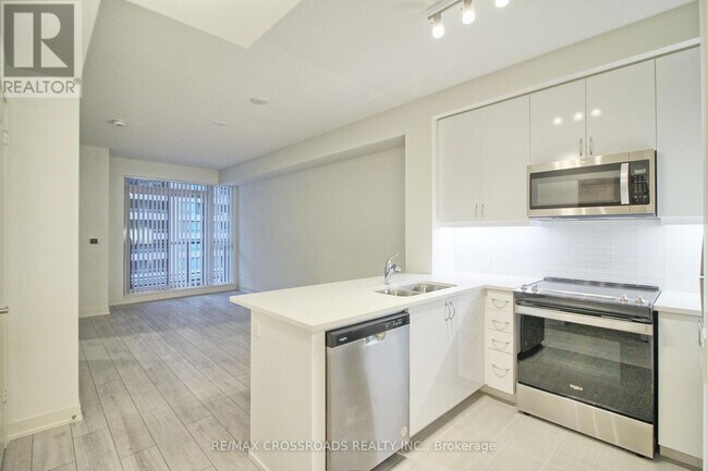 Photo du bâtiment - 4955 Yonge St