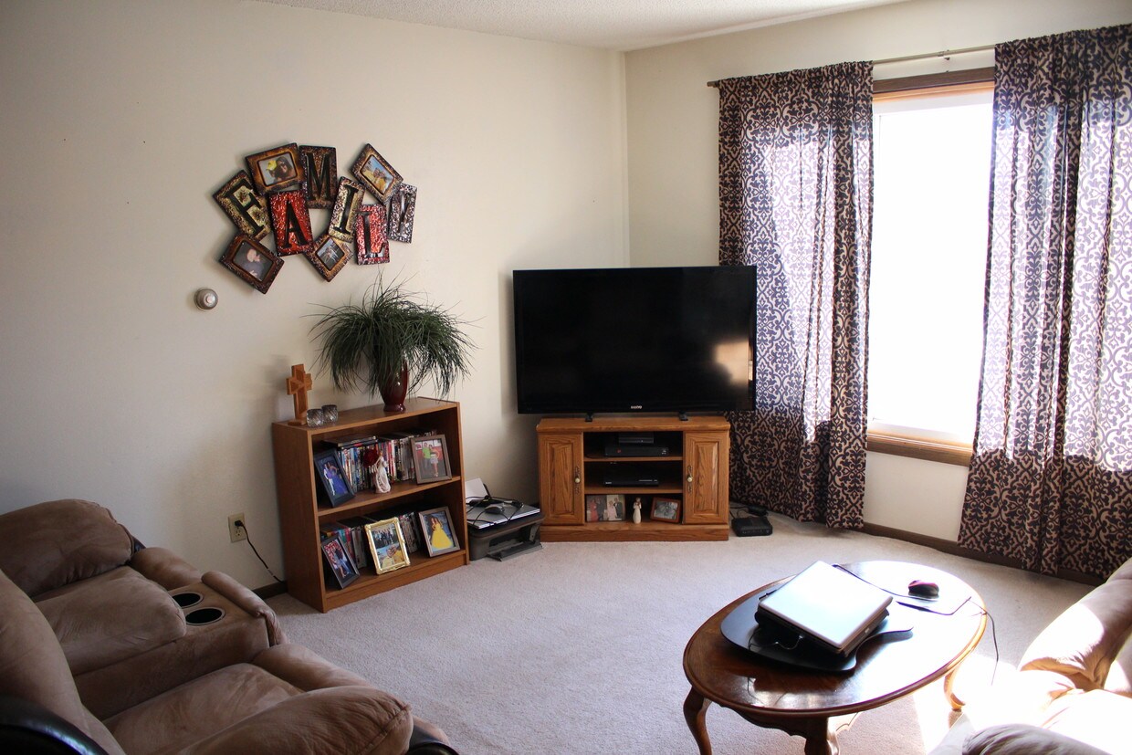 Foto del edificio - 1209 Ravenwood Rd