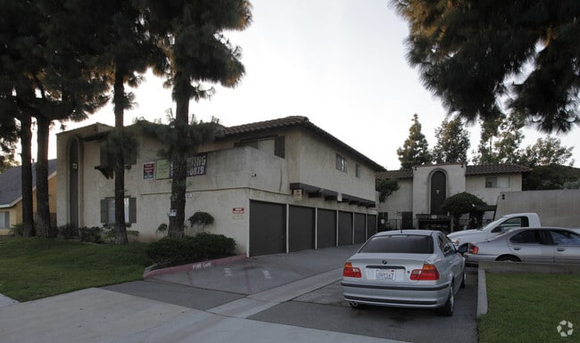 Building Photo - Whitaker Apartments