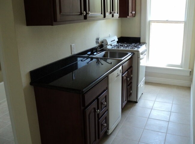 Kitchen - 1767 Emerson St