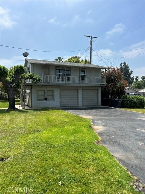 Building Photo - 690 E Cypress Ave