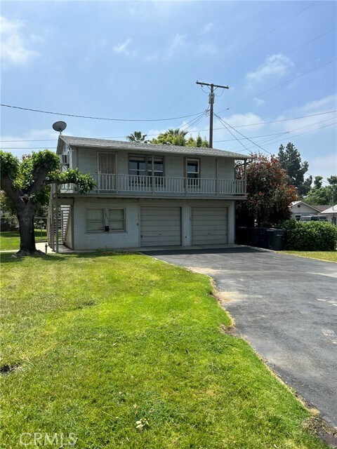 Foto principal - 690 E Cypress Ave