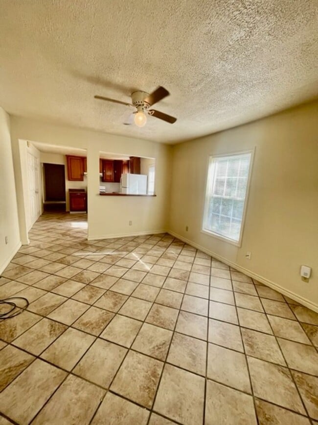 Foto del edificio - 2314 Mistletoe St